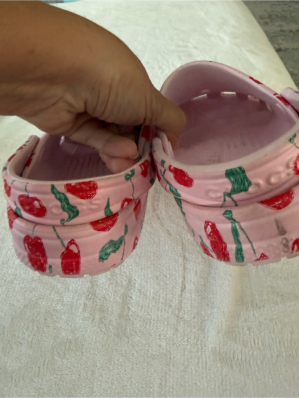 Crocs Classic Fresh Fruits Womens Size 7 Pink Red Cherry - Picture 4 of 7